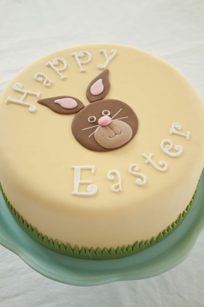 Великденски торта е просто бледожълт великденски зайче