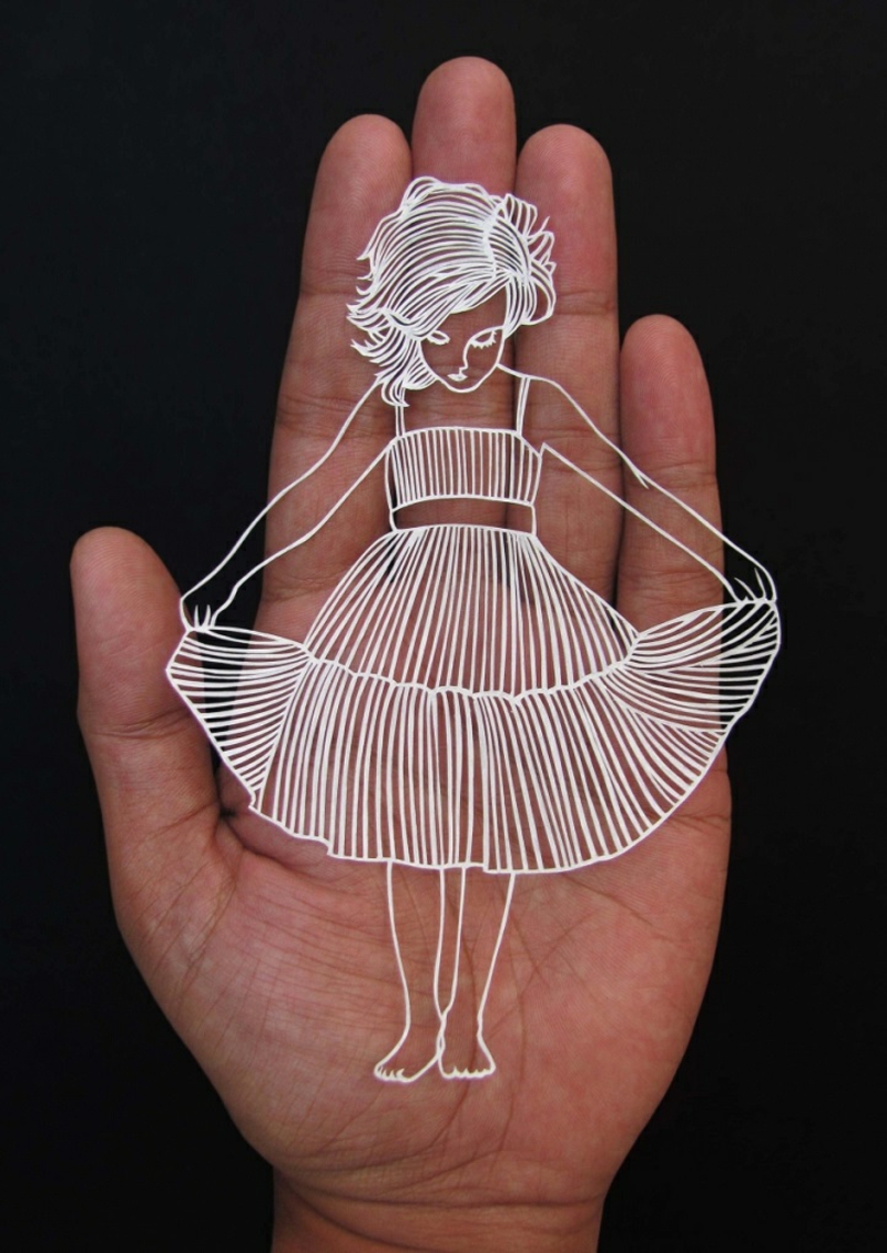 Parth Kothekar kunstwerk gemaakt van papieren meisje geplooid jurk