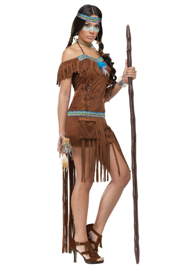 Pocahontas носенето на костюми силен вид