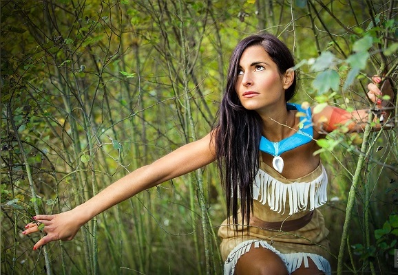 Pocahontas kostiumas, gražus mergaitė