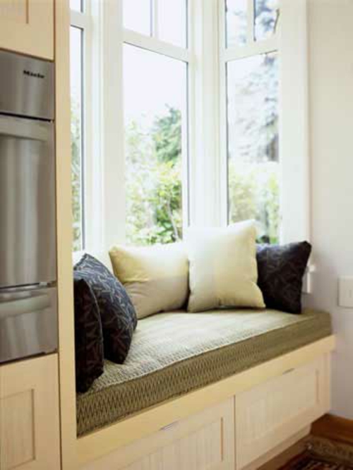 Мека мебел Вашата комфортна седалка за прозорци