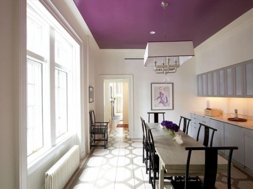 Tavan purpuriu în ideea de interior și în bucătărie