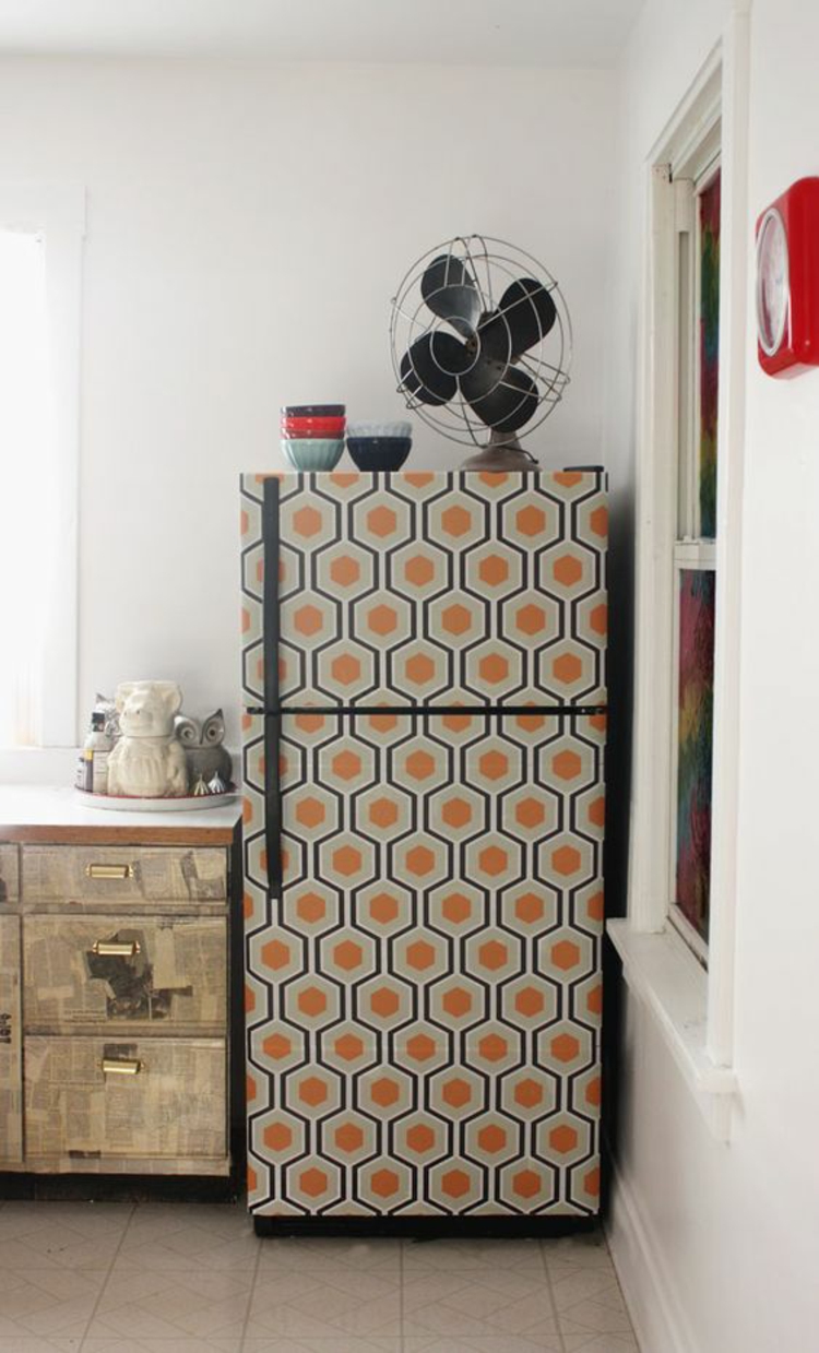Retro køleskab med mønsterfolie køkken design ideer