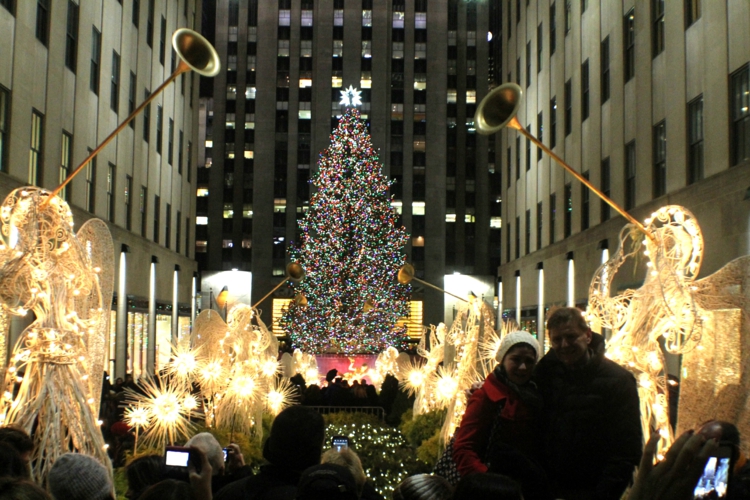 Rockefeller Center-Kerstboom bij nachtkerstmis in New York