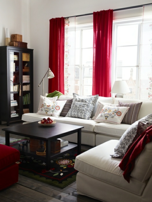 Røde gardiner gardiner rollos vindues sofa