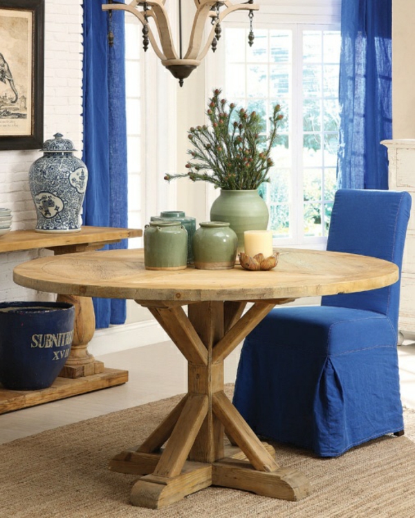 Rund porcelæn grøn spisebord blå stoler dækker