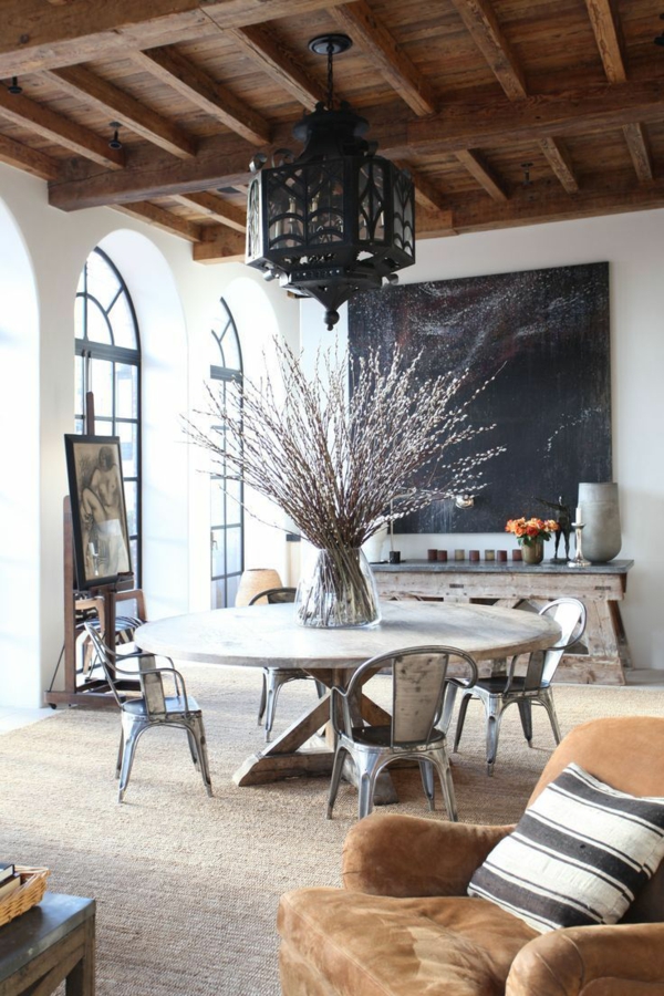 stil rustic mese de masă flori plafon din lemn