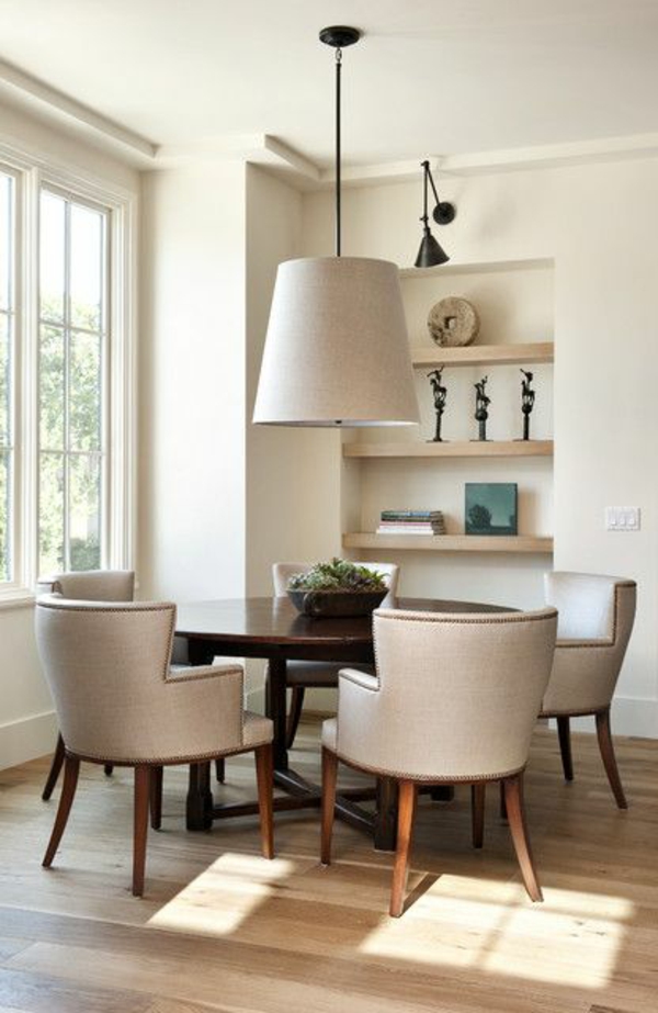 Runde spiseborde kombineret lampeskærmstole