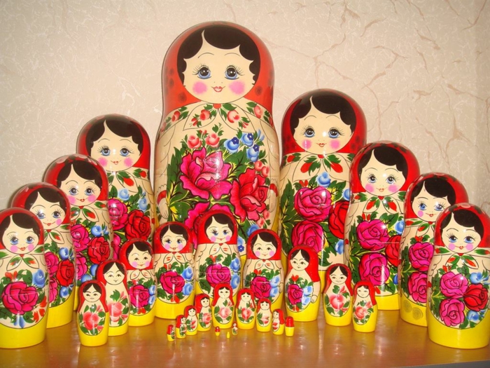 Rusų lėlės Rusijos matryoskų šeima