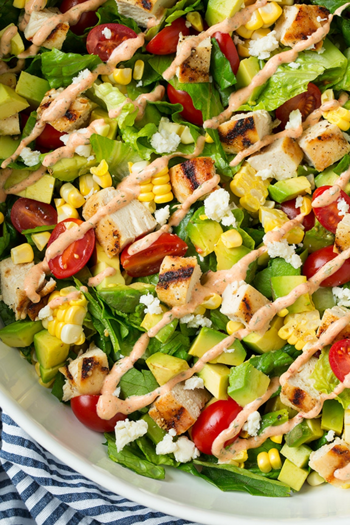 Salaatti ideoita terveellistä ruokaa kana avokado salaattia