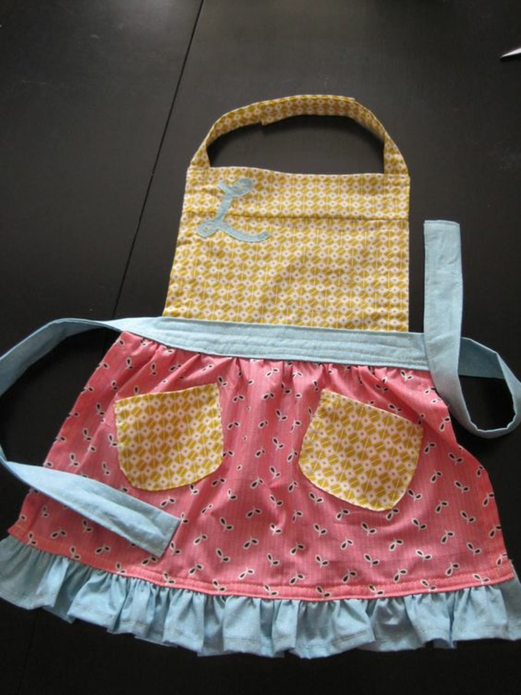 Sewing apron Instruction DIY projects Children apron sewing Staoffe combine
