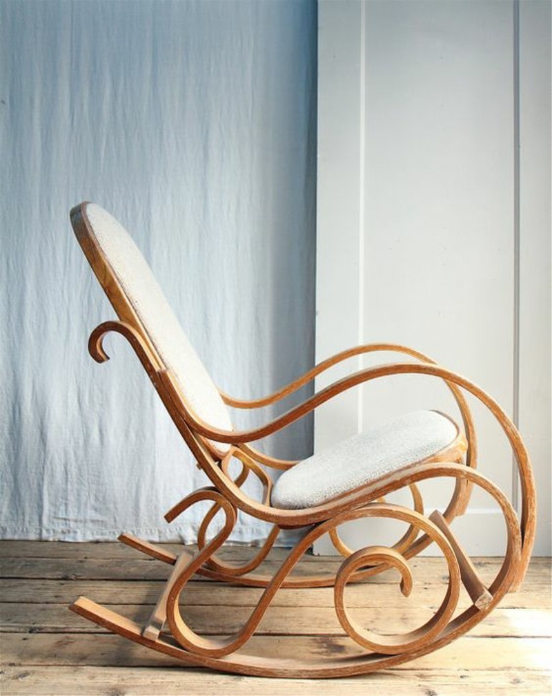 Класически дървени класически люлеещи се столове