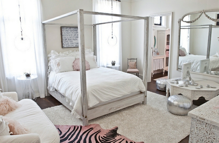Dormitorio diseño blanco espejo rosa tigre