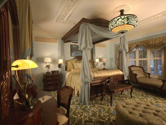 Bedroom furnishings Victorian style furniture design