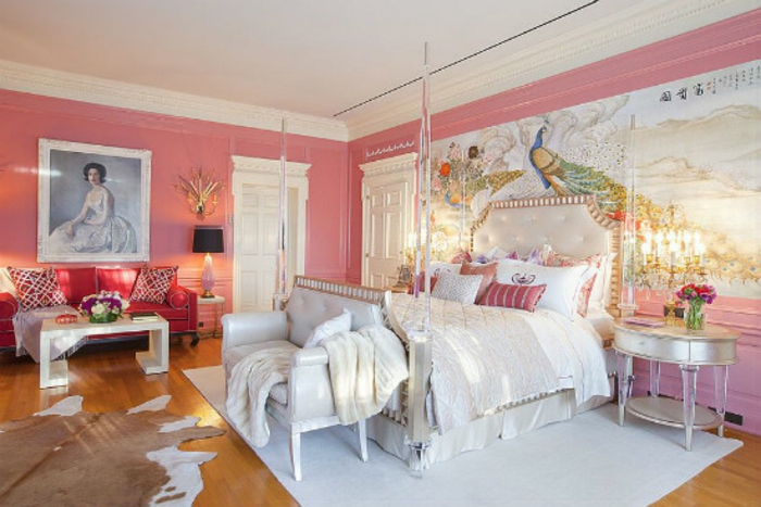Bedroom furnishings in Victorian style pink wall color