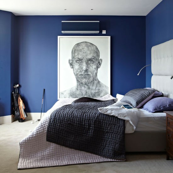 Soveværelse helt indrammet kunst væg