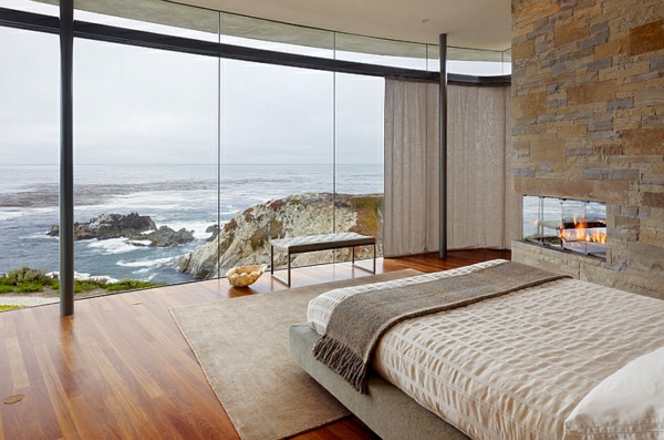 Soveværelse minimalistisk indrettet havudsigt glas