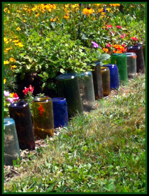 flasker glas farverige hjemmelavet have dekoration DIY havearbejde foråret