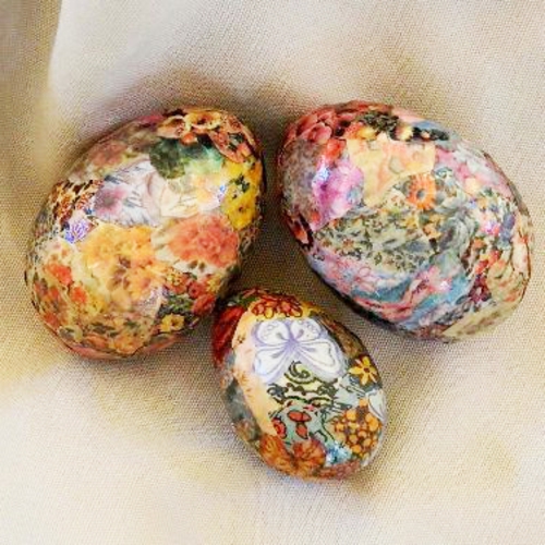Napkin technique on Easter eggs flowers richly patterned