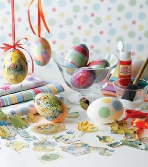 Napkin technique on Easter eggs patterned stripes