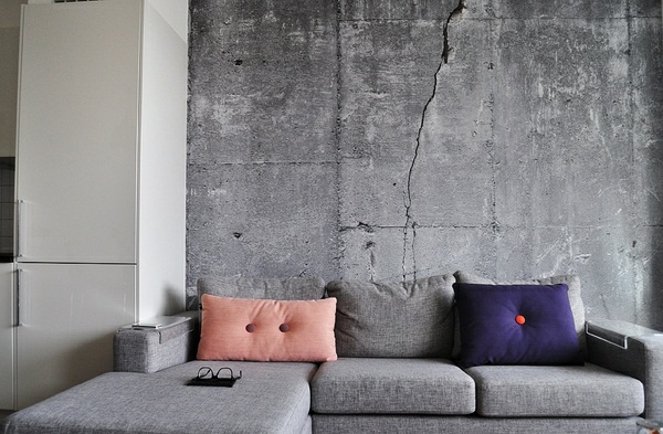 veggdekorasjon industriell eksponert betong hjemme litt farge