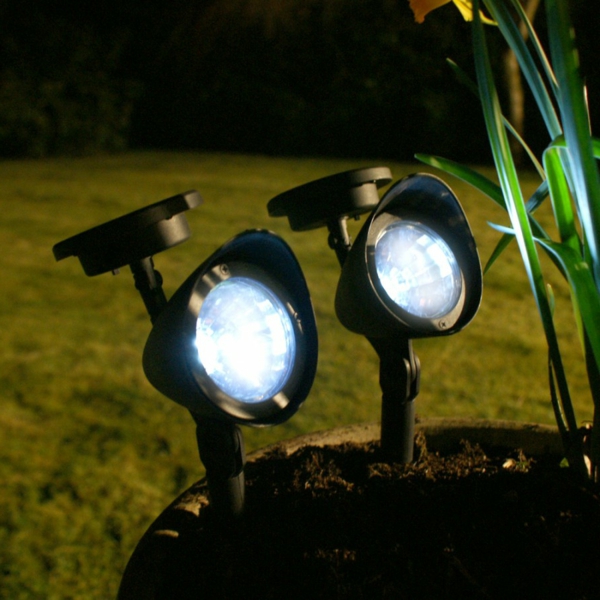 Lampes solaires dans le jardin lampes contemporaines