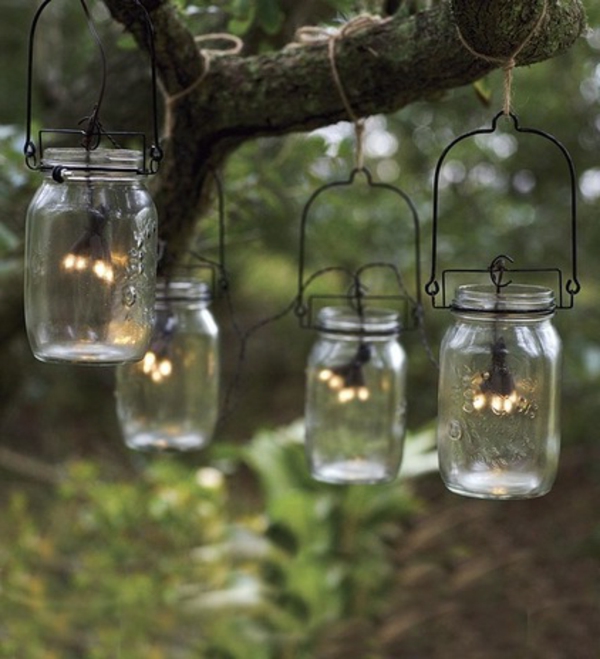 Lumières solaires dans le jardin lanternes contemporaines glas