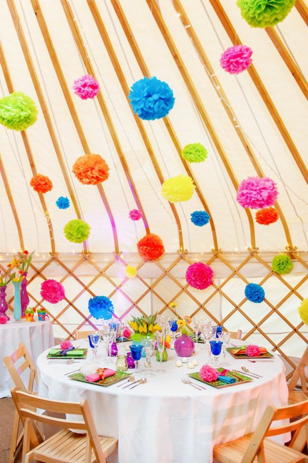 Fiesta de verano deco colorido jardín ideas mesa decoración bola de colores