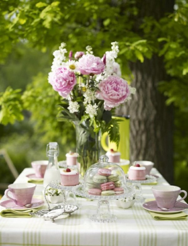 Fiesta de verano deco colorido jardín ideas mesa decoración jardín rosas