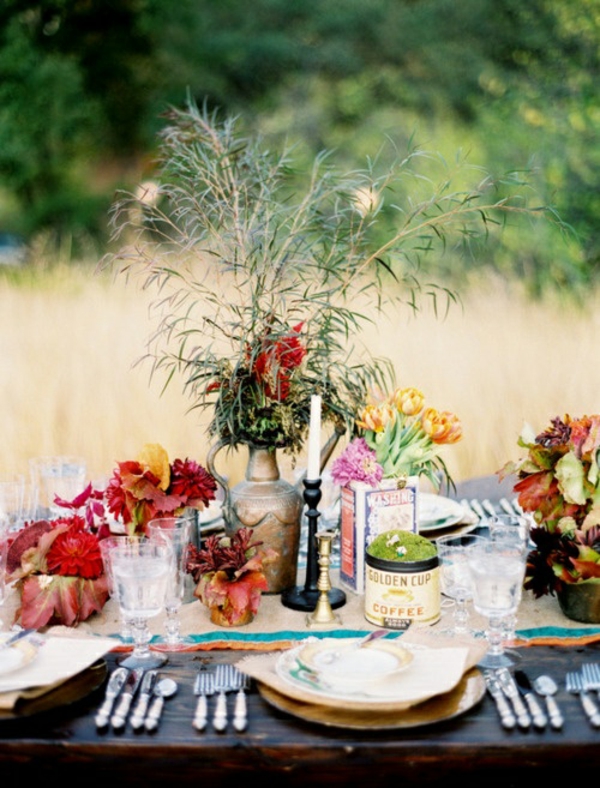 Decoración de la mesa de ideas decorativas del jardín colorido de la fiesta de verano hermosa