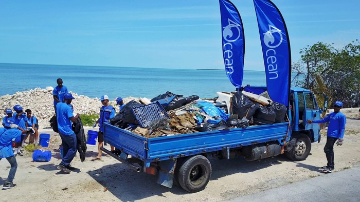 Oceanul purifică deșeurile de plastic în mare