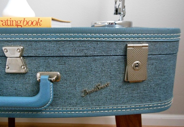 Trendikkäät huonekalut vanhoista matkalaukkuista, jotka tekevät omasta tyylikkäästä suunnittelusta