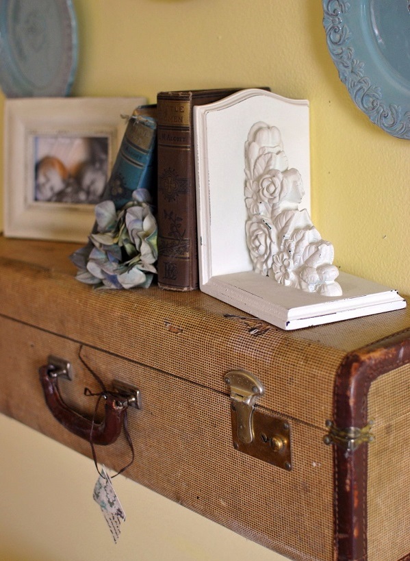 Furniture from old suitcases for making wall shelves