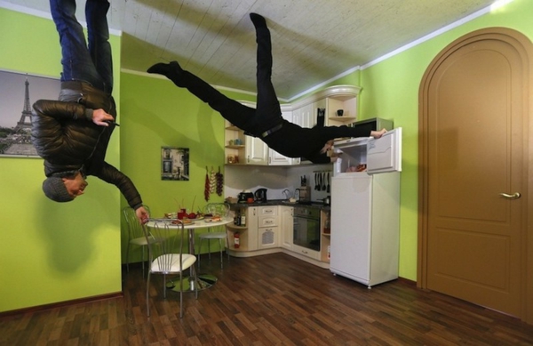 Upside down hus i Russland kjøkken rom tak tre