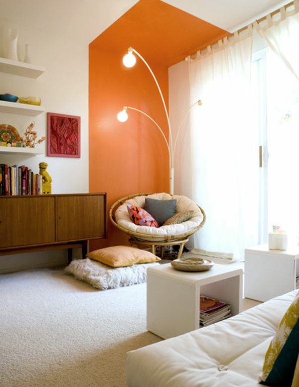 Цветни идеи стени боядисани в оранжева стена
