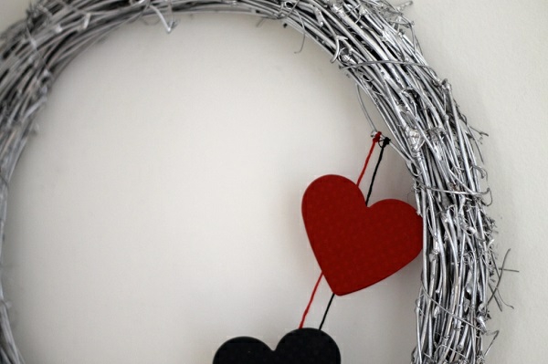 Muur en deur kransen zelf maken harten voelde takken Valentijnsdag