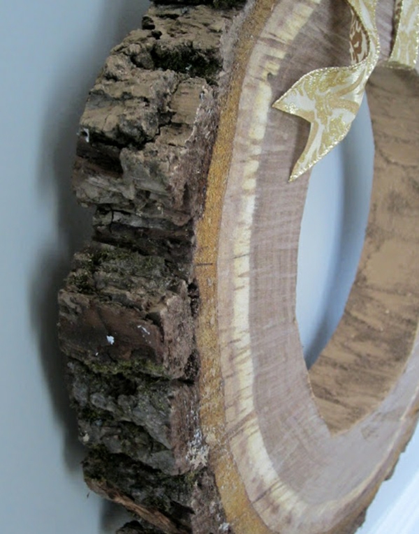 De kransen van de muur en van de deur maken houten boom het knippen orkaanlint