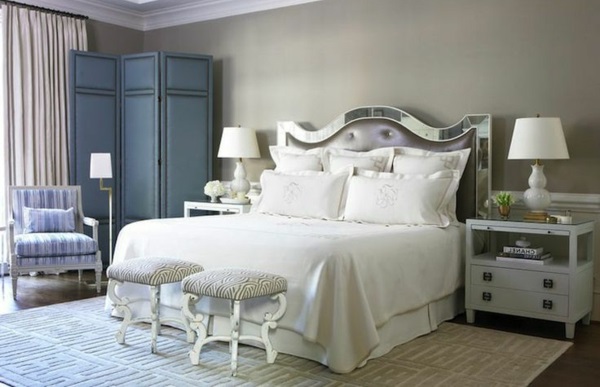 Стенен цвят в сива цветова схема модерно табло за легло