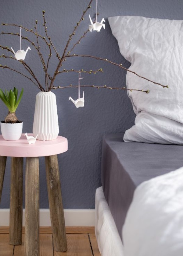 Цвят на стената в нюанси на сива цветова схема модерно спално легло