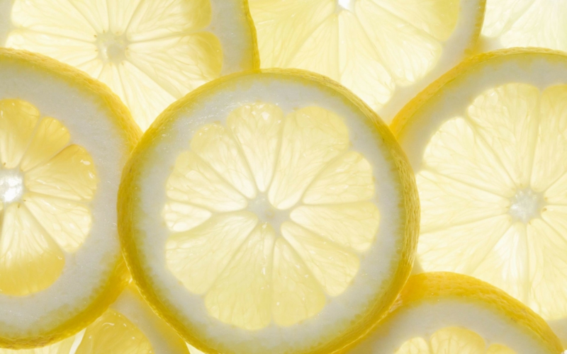 用柠檬水喝健康的生活方式柠檬