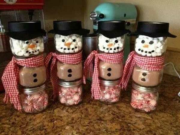 Joululahjat tekevät mausteista lumiukko