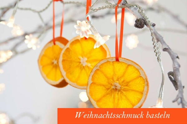 Коледните декорации правят портокали