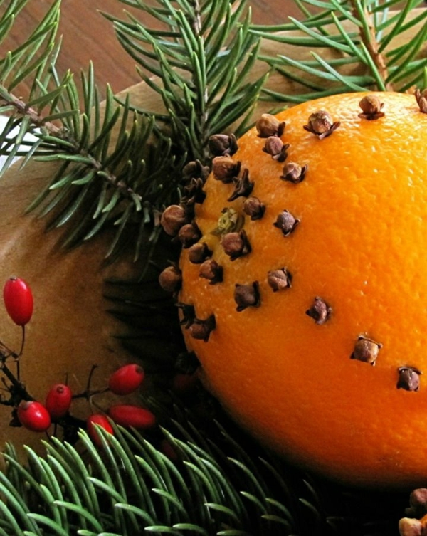 Украсете коледни украси с коричка от портокал, украсени за Коледа