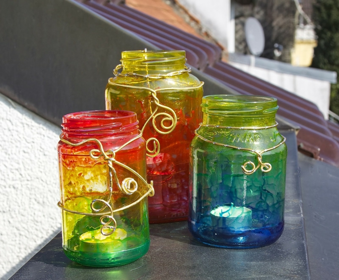 Wind lanterns make water colorful