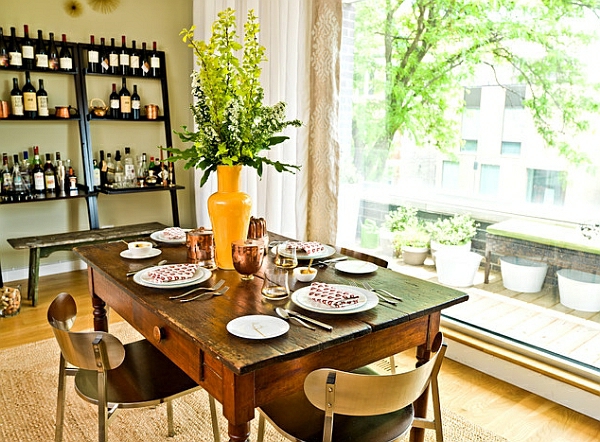 Ladderplank en decoratieve houten tafel eetkamer wijnrekken