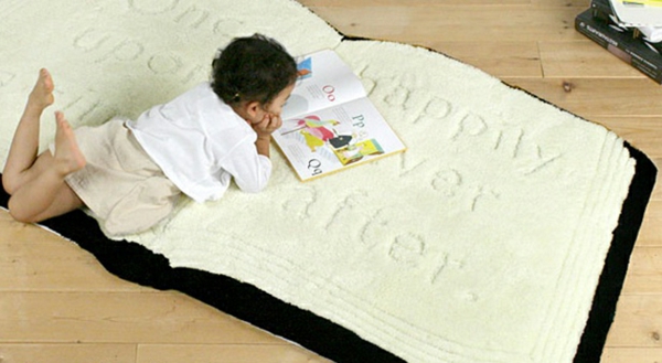 Живи идеи за книги като декоративен килим