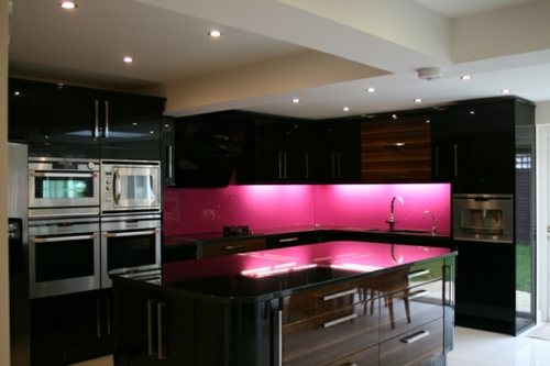 Κουζίνες από γυάλινο τοίχο που παρέχουν φωτεινά χρώματα φωτεινά χρώματα