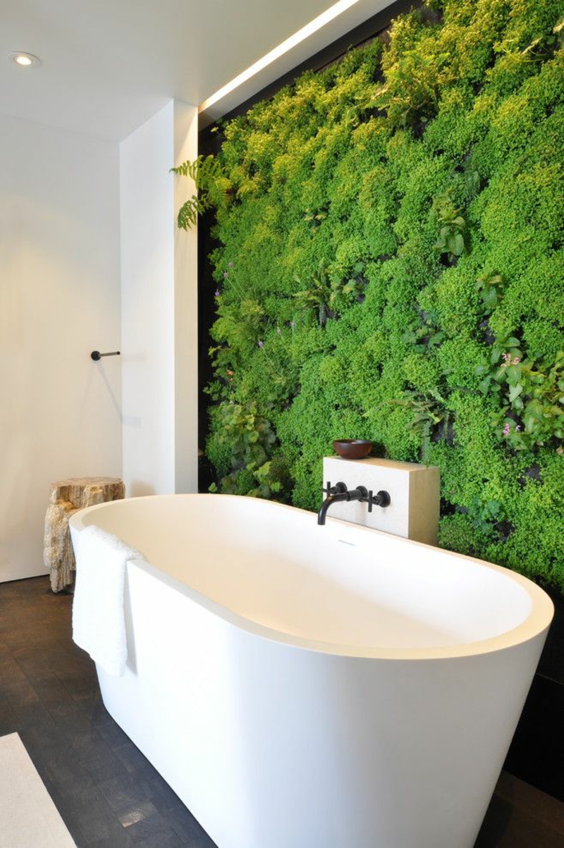 Levende ideeën en trends duurzame badkamer in het interieur