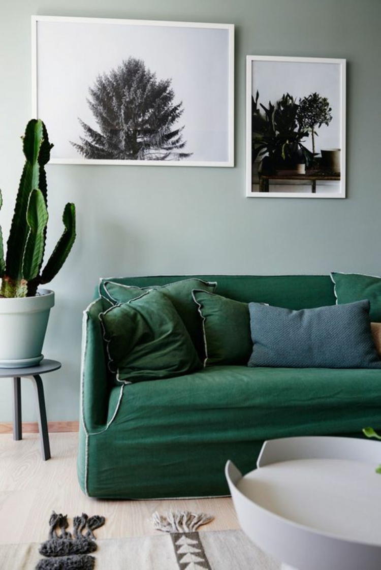 Litteä sisustusvihjeitä olohuoneen sohva tummanvihreä kaktus