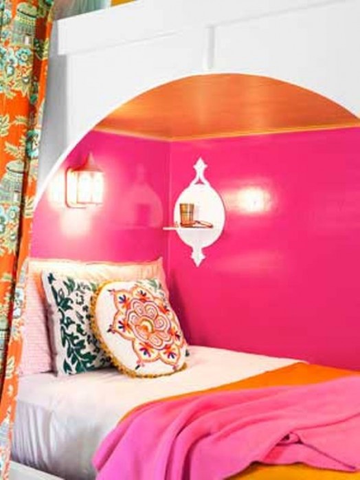 Nuostabios mergaitės lovos sudaro rytietiško stiliaus namus